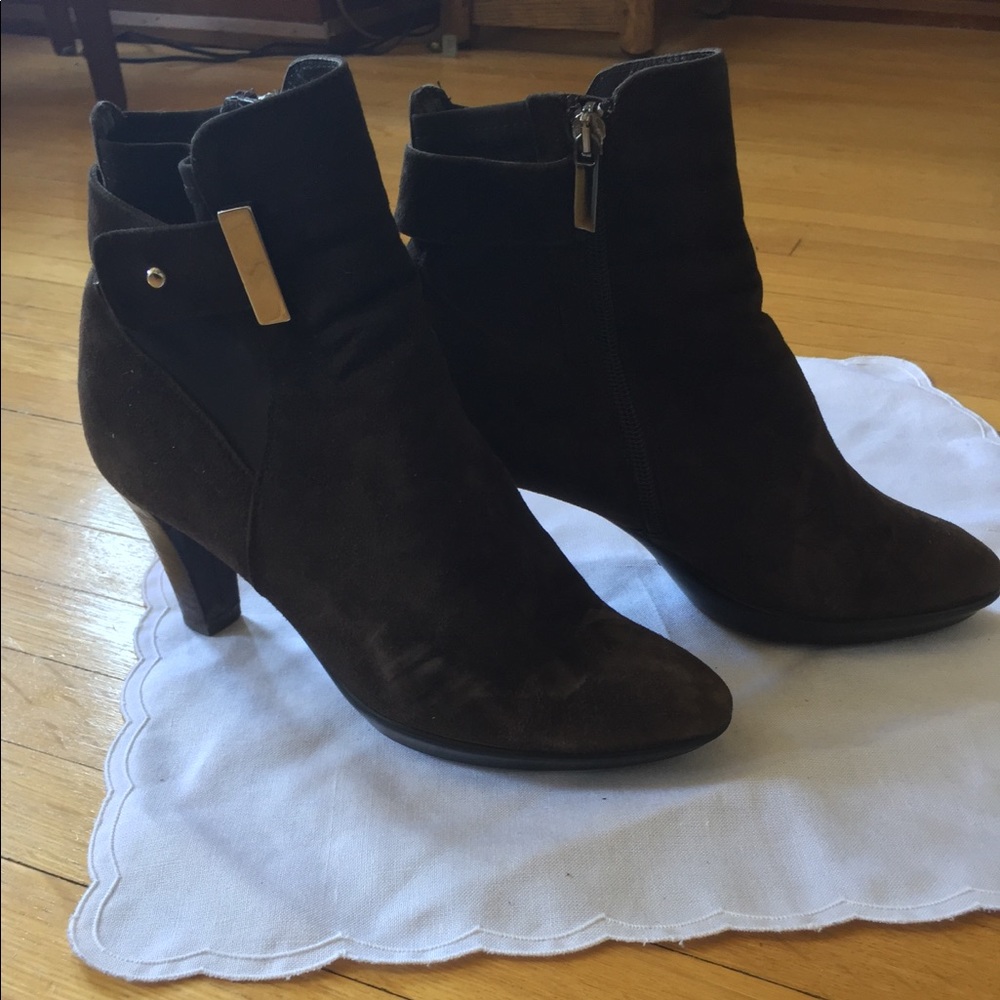 Aquatalia heels with buckle and inner ankle zipper